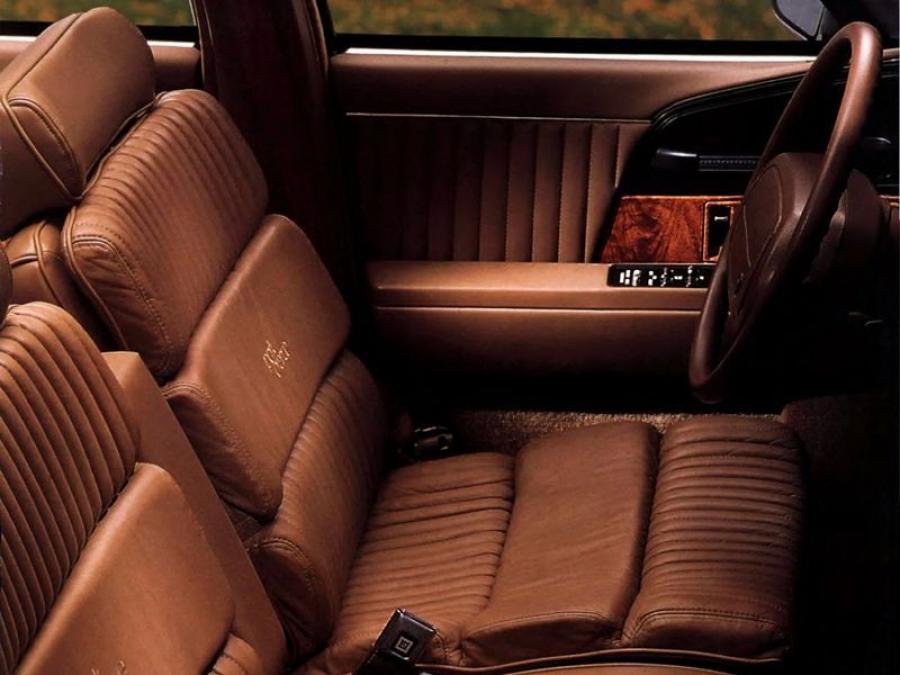 Интерьер Buick Park Avenue 1991 года  (фото 20 из 25)